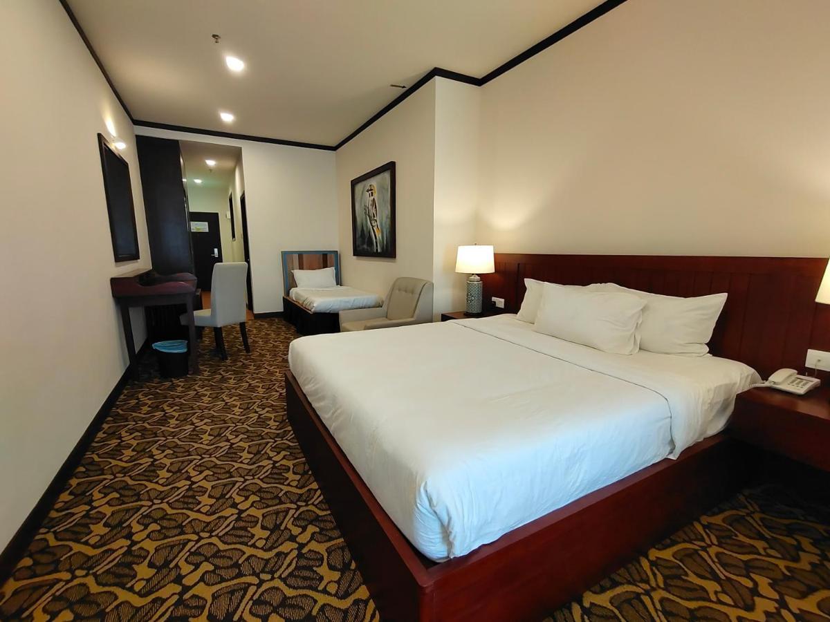 Riviera Suites Melaka Exterior photo