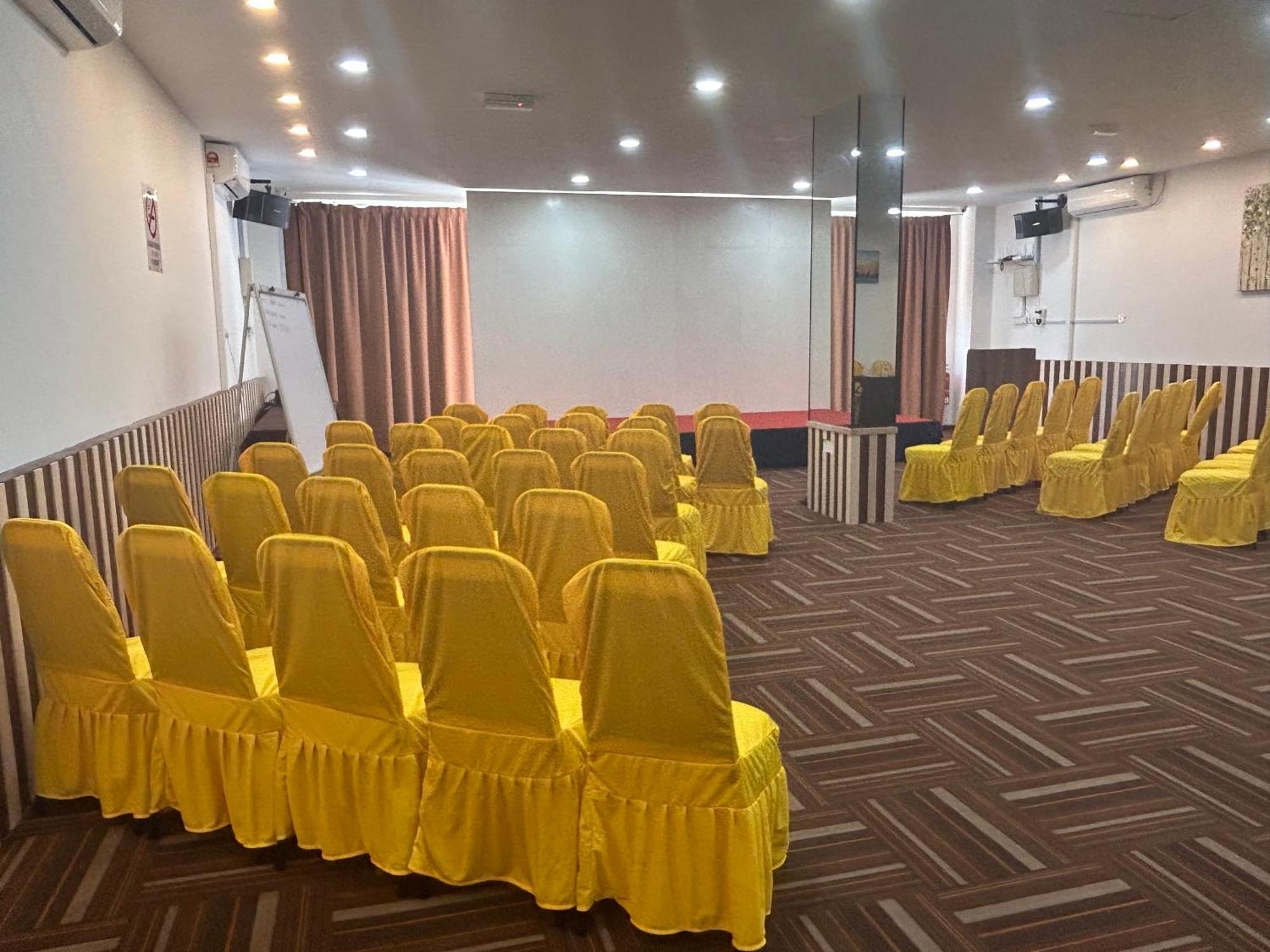 Riviera Suites Melaka Exterior photo